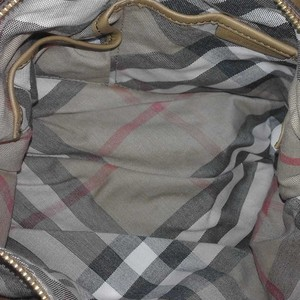 https://dbiyorq10n2b9.cloudfront.net/product-images/CBAGBUR144/BURBBERY-Soft-Leather-Belted-Tote-interior-1.jpg.webp