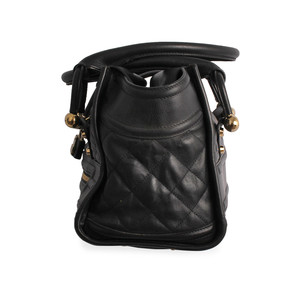 https://dbiyorq10n2b9.cloudfront.net/product-images/CBAGBUR185/BURBERRY-Quilted-Leather-Large-Manor-Tote-Black-side-1.jpg.webp