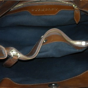 https://dbiyorq10n2b9.cloudfront.net/product-images/CBAGBUR196/BURBERRY-House-Check-Tote-Brown-interior.jpg.webp