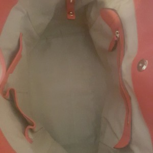 https://dbiyorq10n2b9.cloudfront.net/product-images/CBAGBUR230/BURBERRY-House-Check-Canterbury-Tote-Orange-interior.jpg.webp