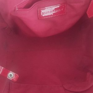 https://dbiyorq10n2b9.cloudfront.net/product-images/CBAGBUR242/BURBERRY-Check-Canterbury-Tote-Red-interior.jpg.webp