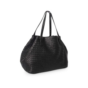 https://dbiyorq10n2b9.cloudfront.net/product-images/CBAGBV0039/BOTTEGA-VENETA-Nappa-Intrecciato-Medium-Cesta-Tote-Black_2.jpg.webp