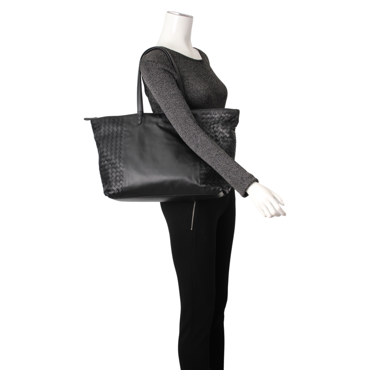 BOTTEGA VENETA Intrecciato Large Tote Black | Luxity