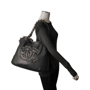 https://dbiyorq10n2b9.cloudfront.net/product-images/CBAGCH0005/CHANEL-Leather-Tweedy-CC-Tote-Grey-mannequin.jpg.webp