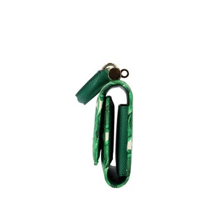 https://dbiyorq10n2b9.cloudfront.net/product-images/CBAGDG0070/DOLCE-GABBANA-Leather-Miss-Sicily-Banana-Leaf-Von-Wallet-On-Chain-Green_5.jpg.webp