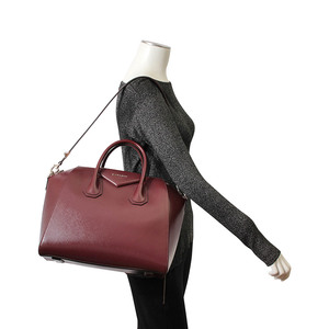 https://dbiyorq10n2b9.cloudfront.net/product-images/CBAGGIV0004/GIVENCHY-Leather-Medium-Antigona-Bag-Oxblood-mannequin.jpg.webp