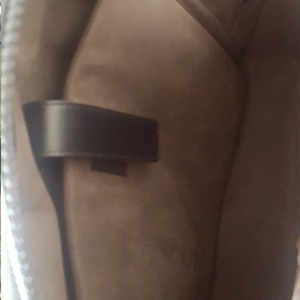 https://dbiyorq10n2b9.cloudfront.net/product-images/CBAGGUC0045/GUCCI-GG-Supreme-Backpack-Black-interior.jpg.webp