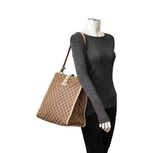 https://dbiyorq10n2b9.cloudfront.net/product-images/CBAGGUC0065/GUCCI-Vintage-GG-Tote-Beige-mannequin.jpg.webp
