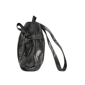 https://dbiyorq10n2b9.cloudfront.net/product-images/CBAGGUC0089/GUCCI-Python-Hysteria-Clutch-Black-side-1.jpg.webp