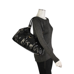 https://dbiyorq10n2b9.cloudfront.net/product-images/CBAGGUC340/GUCCI-Patent-Leather-D-Ring-Satchel-Black-mannequin.jpg.webp