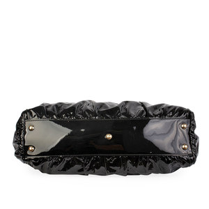 https://dbiyorq10n2b9.cloudfront.net/product-images/CBAGGUC387/GUCCI-Patent-Leather-D-Ring-Tote-Black-bottom.jpg.webp
