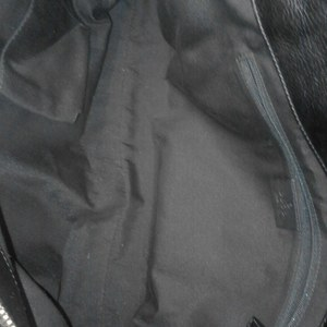https://dbiyorq10n2b9.cloudfront.net/product-images/CBAGGUC387/GUCCI-Patent-Leather-D-Ring-Tote-Black-interior.jpg.webp