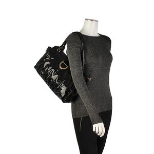 https://dbiyorq10n2b9.cloudfront.net/product-images/CBAGGUC387/GUCCI-Patent-Leather-D-Ring-Tote-Black-mannequin.jpg.webp
