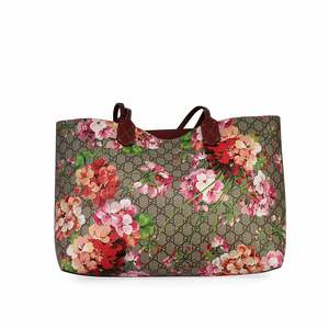 https://dbiyorq10n2b9.cloudfront.net/product-images/CBAGGUC436/GUCCI-GG-Blooms-Reversible-Tote-back.jpg.webp