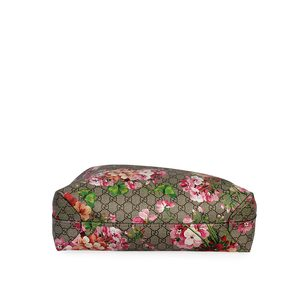 https://dbiyorq10n2b9.cloudfront.net/product-images/CBAGGUC436/GUCCI-GG-Blooms-Reversible-Tote-bottom.jpg.webp