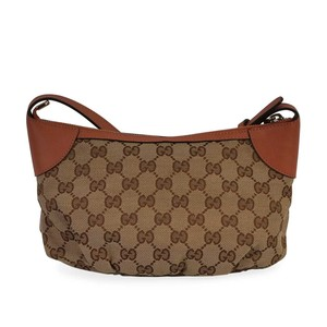 https://dbiyorq10n2b9.cloudfront.net/product-images/CBAGGUC441/GUCCI-Signature-GG-Pochette-back.jpg.webp