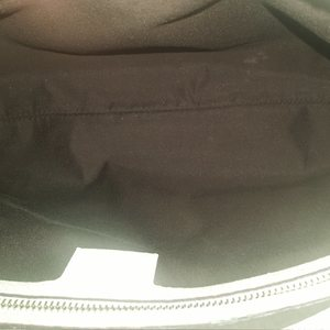 https://dbiyorq10n2b9.cloudfront.net/product-images/CBAGGUC453/GUCCI-GG-Horsebit-Hobo-Beige-interior.jpg.webp