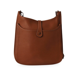 https://dbiyorq10n2b9.cloudfront.net/product-images/CBAGHER0001/HERMES-Clemence-Evelyne-III-GM-Tabaco-back.jpg.webp
