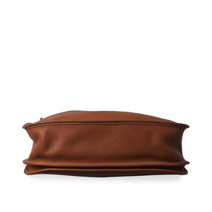 https://dbiyorq10n2b9.cloudfront.net/product-images/CBAGHER0001/HERMES-Clemence-Evelyne-III-GM-Tabaco-bottom.jpg.webp