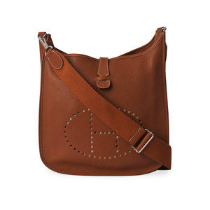 https://dbiyorq10n2b9.cloudfront.net/product-images/CBAGHER0001/HERMES-Clemence-Evelyne-III-GM-Tabaco-front.jpg.webp