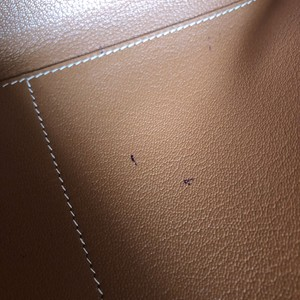 https://dbiyorq10n2b9.cloudfront.net/product-images/CBAGHER0009/HERMES-Taurillon-Clemence-Retourne-Kelly-35-Mark.jpg.webp