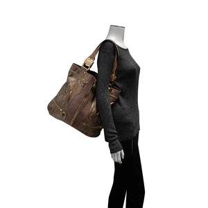 https://dbiyorq10n2b9.cloudfront.net/product-images/CBAGJC0021/JIMMY-CHOO-PythonSuede-Mona-Tote-Beige.jpg.webp