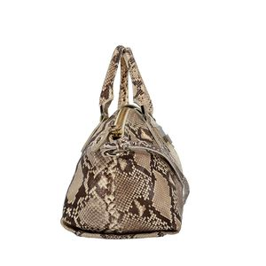 https://dbiyorq10n2b9.cloudfront.net/product-images/CBAGJC0086/JIMMY-CHOO-Snakeskin-Romeo-Shoulder-Bag-Beige_3.jpg.webp