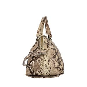 https://dbiyorq10n2b9.cloudfront.net/product-images/CBAGJC0086/JIMMY-CHOO-Snakeskin-Romeo-Shoulder-Bag-Beige_4.jpg.webp