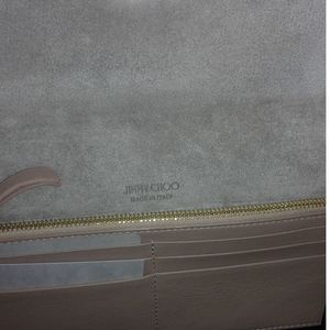 https://dbiyorq10n2b9.cloudfront.net/product-images/CBAGJC135/JIMMY-CHOO-Glitter-Mesh-on-Suede-Leather-Emmie-Clutch-Ballet-Pink-interior-2.jpg.webp