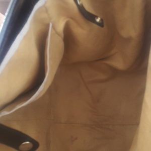 https://dbiyorq10n2b9.cloudfront.net/product-images/CBAGJC150/JIMMY-CHOO-Patent-Lola-Oversized-Hobo-Black-interior-2.jpg.webp