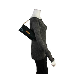 https://dbiyorq10n2b9.cloudfront.net/product-images/CBAGLV0008/LOUIS-VUITTON-Vernis-Sunset-Boulevard-Clutch-Green-mannequin.jpg.webp