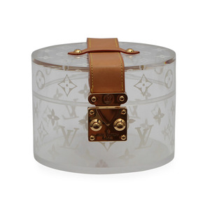 https://dbiyorq10n2b9.cloudfront.net/product-images/CBAGLV0126/LOUIS-VUITTON-Transparent-Plexiglass-Box-Scott-front-2.jpg.webp