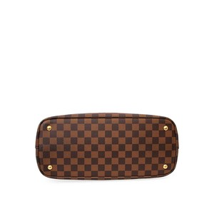 https://dbiyorq10n2b9.cloudfront.net/product-images/CBAGLV0248/LOUIS-VUITTON-Damier-Ebene-Kensington-V-Tote-bottom.jpg.webp