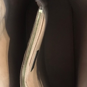 https://dbiyorq10n2b9.cloudfront.net/product-images/CBAGLV0248/LOUIS-VUITTON-Damier-Ebene-Kensington-V-Tote-interior.jpg.webp