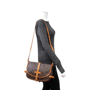 https://dbiyorq10n2b9.cloudfront.net/product-images/CBAGLV0365/LOUIS-VUITTON-Monogram-Saumur-MM-Mannequin.jpg.webp