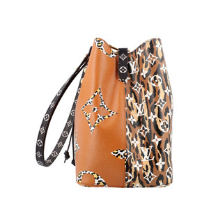 https://dbiyorq10n2b9.cloudfront.net/product-images/CBAGLV0506/LOUIS-VUITTON-Monogram-Giant-Jungle-NeoNoe-Caramel_4.jpg.webp