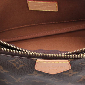 https://dbiyorq10n2b9.cloudfront.net/product-images/CBAGLV0614/LOUIS-VUITTON-Monogram-Multi-Pochette-Accessoires-Khaki.jpg.webp