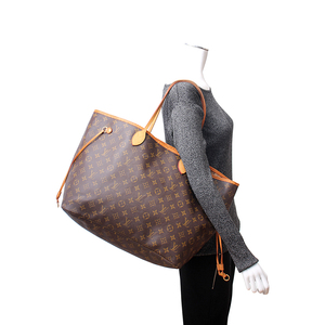https://dbiyorq10n2b9.cloudfront.net/product-images/CBAGLV0778/LOUIS-VUITTON-Monogram-Neverfull-GM.1jpg.jpg.webp