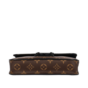 https://dbiyorq10n2b9.cloudfront.net/product-images/CBAGLV0895/LOUIS-VUITTON-Monogram-S-Lock-Sling-Bag_5.jpg.webp