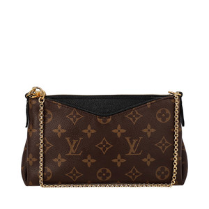https://dbiyorq10n2b9.cloudfront.net/product-images/CBAGLV1069/LOUIS-VUITTON-Monogram-Pallas-Clutch-Black_7.jpg.webp