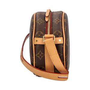 https://dbiyorq10n2b9.cloudfront.net/product-images/CBAGLV1316/LOUIS-VUITTON-Monogram-Boite-Chapeau-Souple-PM_4.jpg.webp