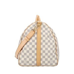 https://dbiyorq10n2b9.cloudfront.net/product-images/CBAGLV1566/LOUIS-VUITTON-Damier-Azur-Keepall-Bandouliere-55_5.jpg.webp