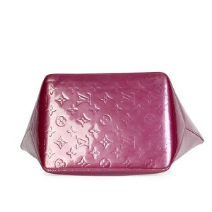 https://dbiyorq10n2b9.cloudfront.net/product-images/CBAGLV189/LOUIS-VUITTON-Vernis-Bellevue-PM-Violette-Bottom.jpg.webp