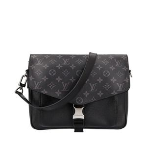 https://dbiyorq10n2b9.cloudfront.net/product-images/CBAGLV1962/LOUIS-VUITTON-Taigarama-Messenger-Bag-Black_1.jpg.webp