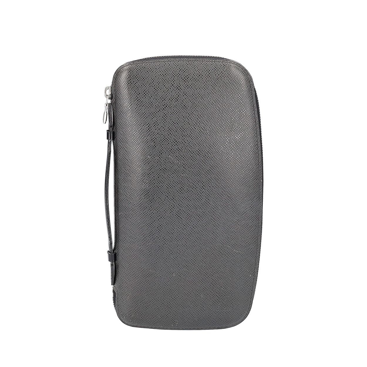 LOUIS VUITTON Taiga Pilot Case Black | Luxity