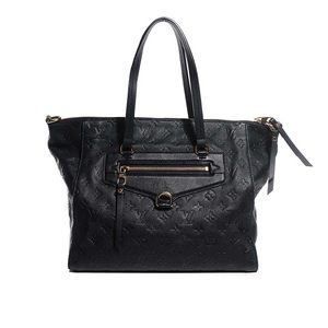 https://dbiyorq10n2b9.cloudfront.net/product-images/CBAGLV319/LOUIS-VUITTON-Monogram-Empreinte-Lumineuse-PM-BlackNoir-front.jpg.webp