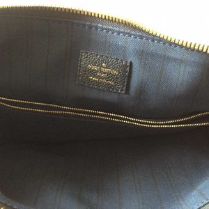https://dbiyorq10n2b9.cloudfront.net/product-images/CBAGLV319/LOUIS-VUITTON-Monogram-Empreinte-Lumineuse-PM-BlackNoir-interior2.jpg.webp