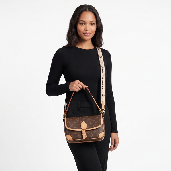 Monogram Diane Black