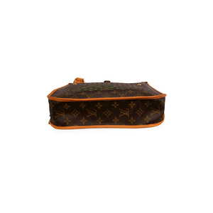 https://dbiyorq10n2b9.cloudfront.net/product-images/CBAGLV465/LOUIS-VUITTON-Monogram-Perforated-Musette-Green-Limited-Edition-bottom.jpg.webp