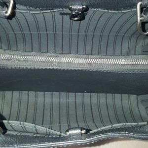 https://dbiyorq10n2b9.cloudfront.net/product-images/CBAGLV597/LOUIS-VUITTON-Empreinte-Studded-Montaigne-MM-Platine-interior.jpg.webp